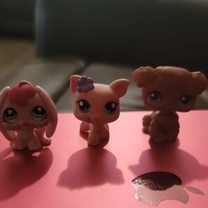 Littlest Pet Shop Light Pink Kitty with Purple Flower Accent